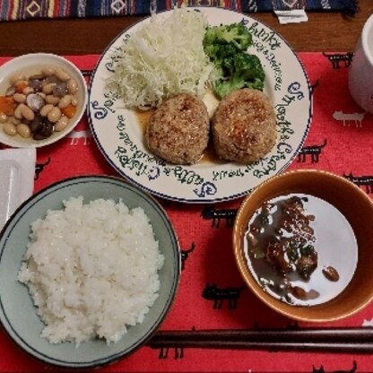 旦那がハンバーグ食べたいと言うことで参考にさせて頂きました！タレがとても美味しかったです。またリピートさせて頂きます。